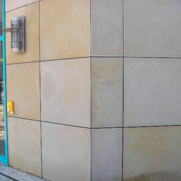 Grafitti entfernen - Fassade Sandstrahlen - vorher